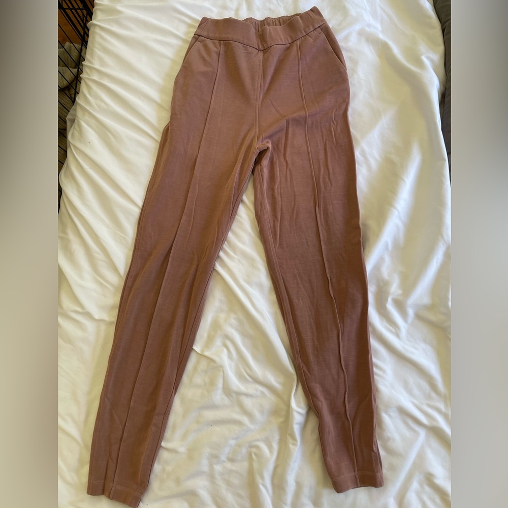 Lululemon front pleated rose color skinny leg pant